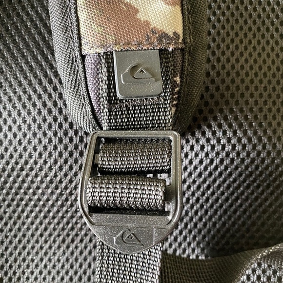 Quiksilver Camo Backpack Large Approx. 16 x 13 x 6 - Picture 7 of 8